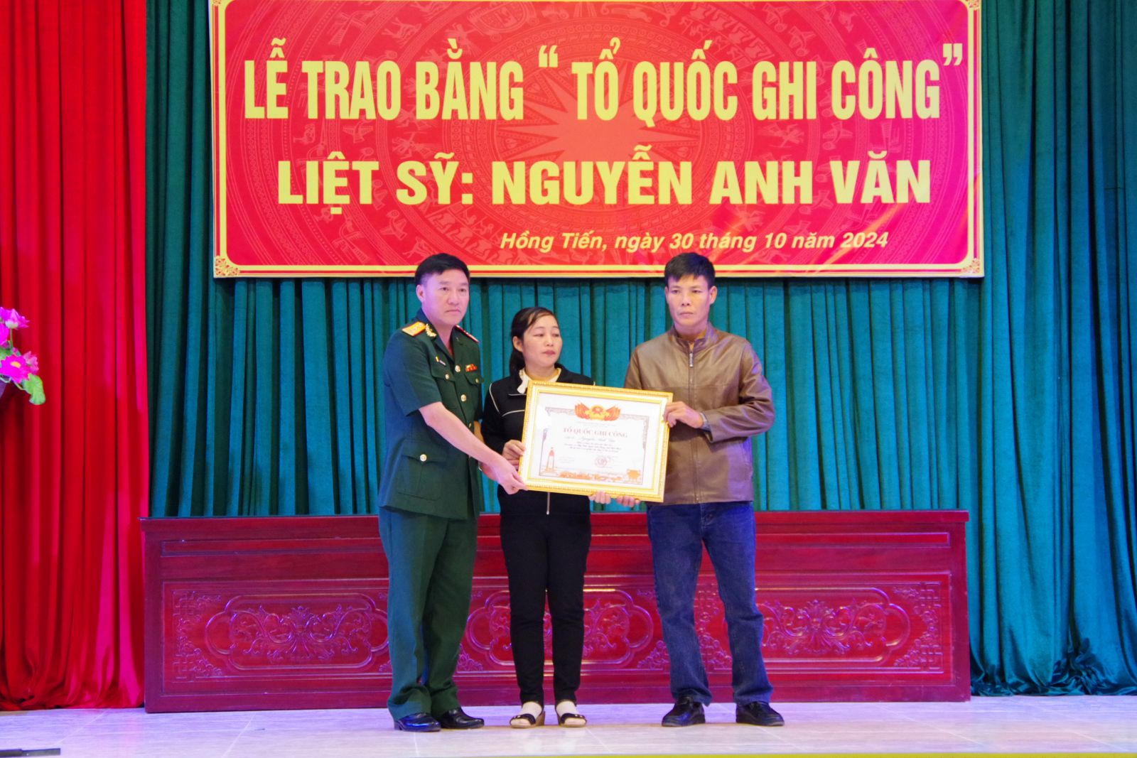   Trao Bằng Tổ quốc ghi công liệt sĩ Nguyễn Anh Văn