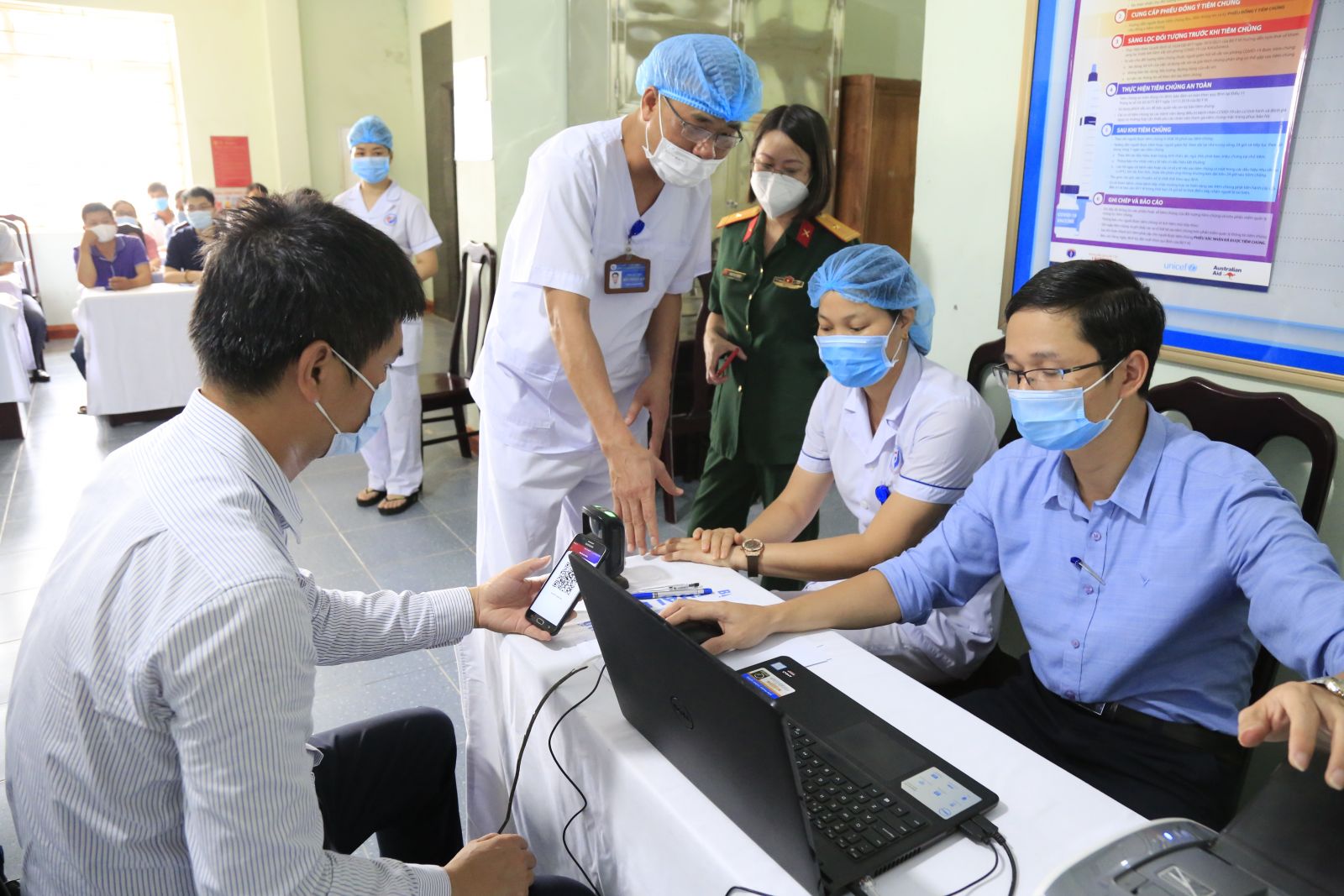   Triển khai ứng dụng phần mềm tiêm phòng vắc xin