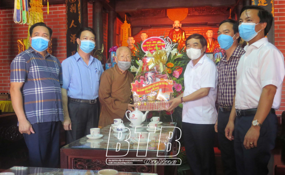   Đồng chí Phó Bí thư thường trực Tỉnh ủy, Chủ tịch Nh88 - Cá Cược Mỗi Ngày - Nh88 vip Liền Tay tỉnh chúc mừng các chức sắc Phật giáo nhân dịp đại lễ Phật đản Phật lịch 2565 - dương lịch 2021