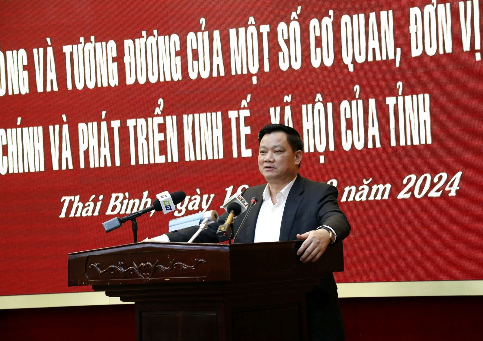   Lãnh đạo Nh88 casino tỉnh gặp gỡ, trao đổi với cán bộ cấp trưởng phòng và tương đương của một số sở, ngành, Nh88 về Nh88 Nha cai cải cách Nh88 dang Nhap và Nh88 net kinh tế - Nh88 con - Cá Cược Mỗi Ngày - Nh88 vip Liền Tay