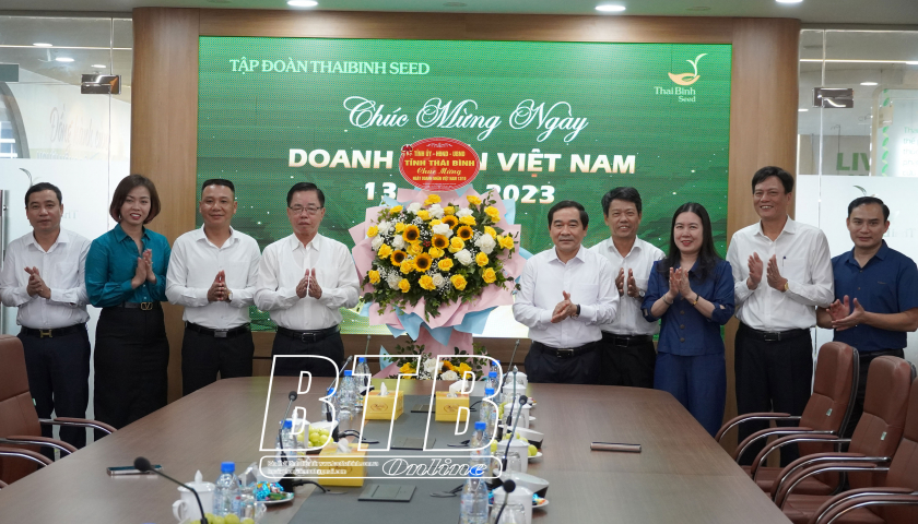   Đồng chí Phó Bí thư thường trực Tỉnh ủy, Chủ tịch Nh88 - Cá Cược Mỗi Ngày - Nh88 vip Liền Tay tỉnh thăm, chúc mừng các doanh nghiệp nhân kỷ niệm ngày Doanh nhân Việt Nam