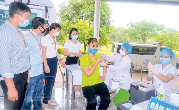   Tiêm vắc-xin là giải pháp hữu hiệu giảm bệnh nặng và tử vong do Covid-19