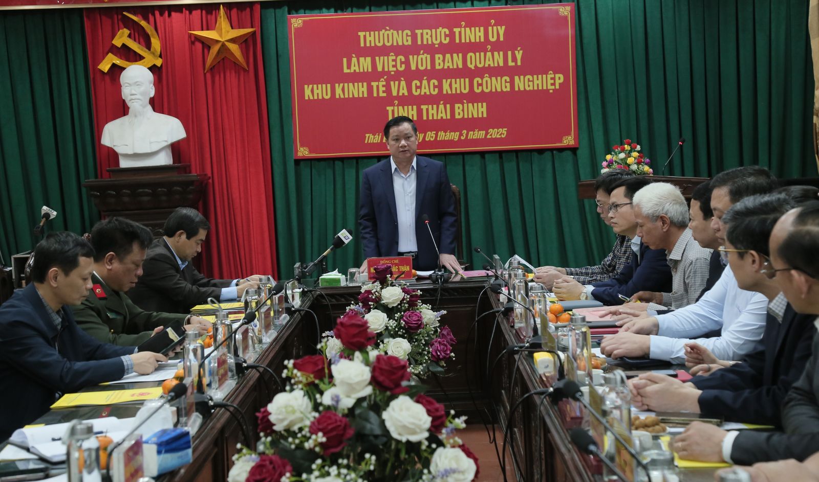   Thường trực Tỉnh uỷ Nh88 đăng Nhập với Ban quản lý Khu kinh tế và các khu công nghiệp tỉnh