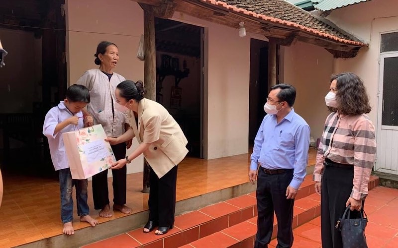   Hỗ trợ học sinh, sinh viên có hoàn cảnh khó khăn mua máy tính học trực tuyến