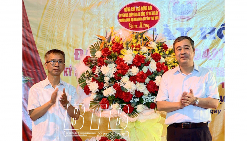  Đồng chí Ngô Đông Hải, Bí thư Tỉnh ủy dự ngày hội đại đoàn kết toàn Nh88 con tại tổ dân phố số 8, phường Trần Hưng Đạo