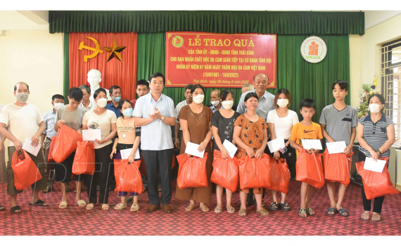  Trao 21 suất quà tới các nạn nhân chất độc da cam gián tiếp