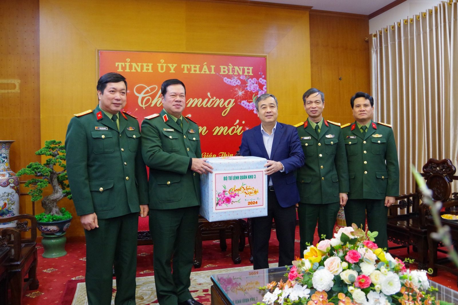   Đảng ủy, Bộ Tư lệnh Quân khu 3 thăm, chúc tết tại Thái Bình
