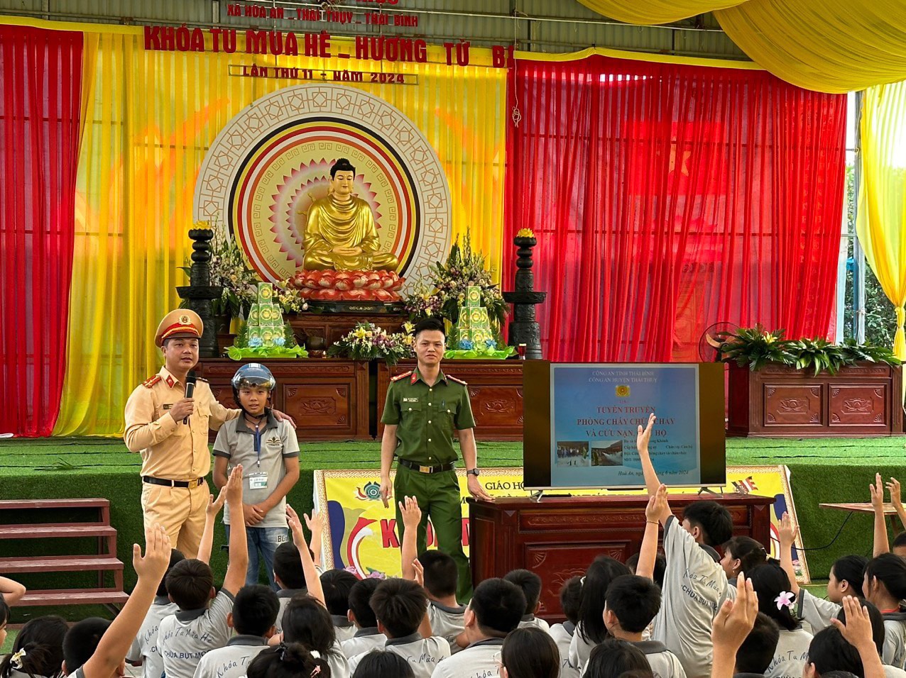   Thái Thụy: Tuyên truyền an toàn giao thông cho phật tử tham gia khóa tu mùa hè