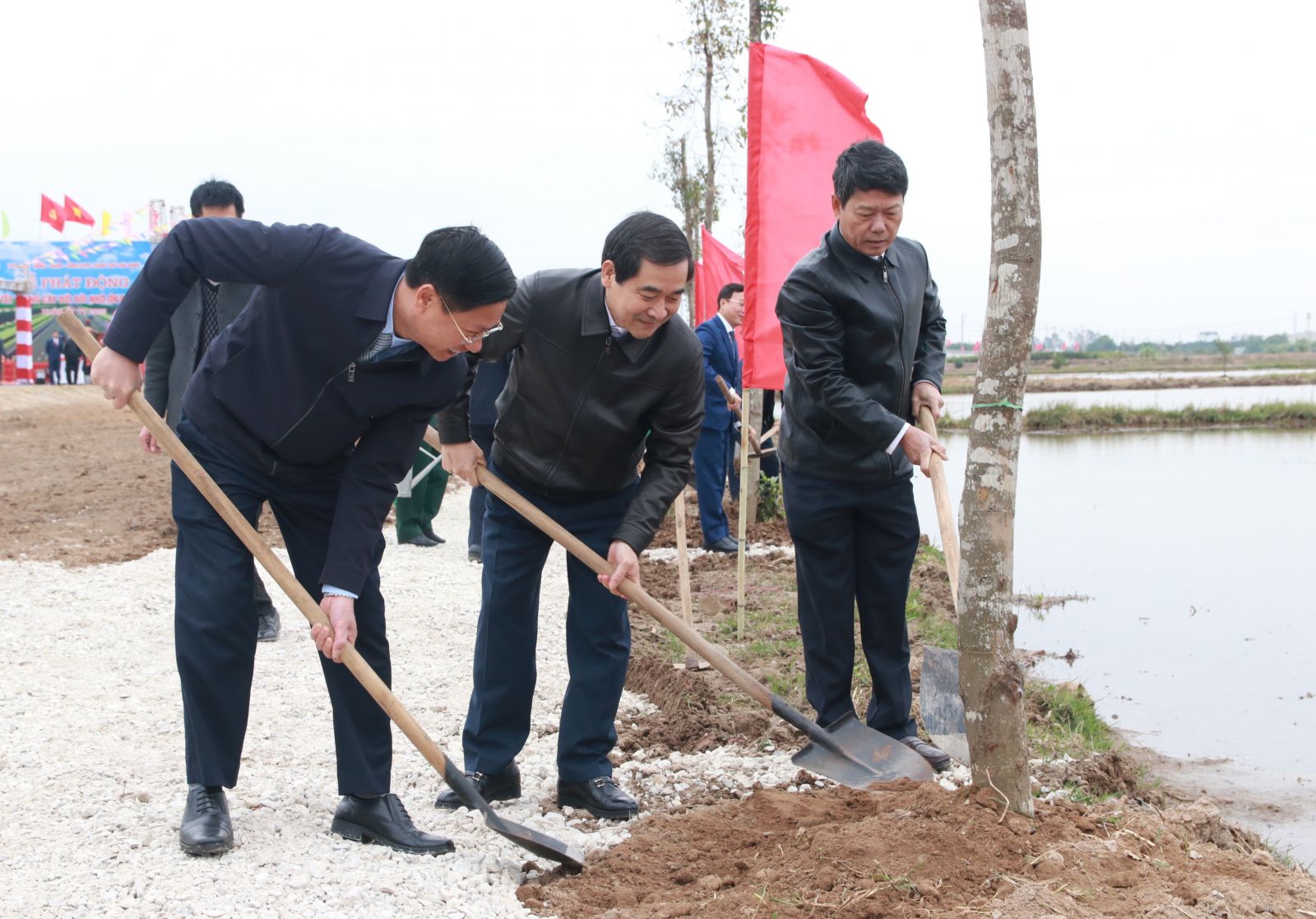   Đồng chí Nguyễn Tiến Thành, Phó Bí thư thường trực Tỉnh ủy, Chủ tịch Nh88 - Cá Cược Mỗi Ngày - Nh88 vip Liền Tay tỉnh dự lễ phát động “Tết trồng cây đời đời nhớ ơn Bác Hồ” xuân Ất Tỵ 2025 tại thành phố Thái Bình
