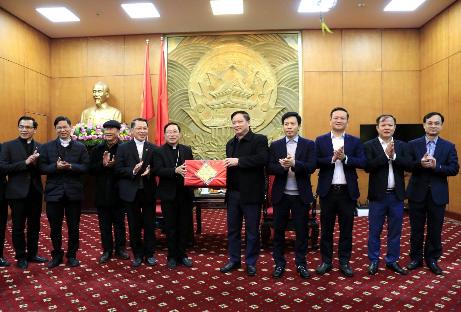   Tòa Giám mục Thái Bình chúc tết Nh88 casino tỉnh