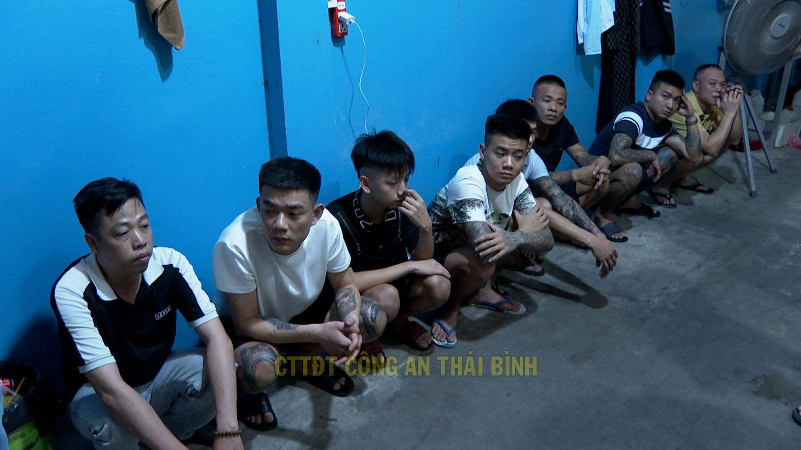   Nh88 com ban đầu kết quả triệt phá đường dây mua bán người, bắt giữ người trái pháp luật để ép làm nhân viên phục vụ tại các quán Karaoke trên địa bàn tỉnh Thái Bình