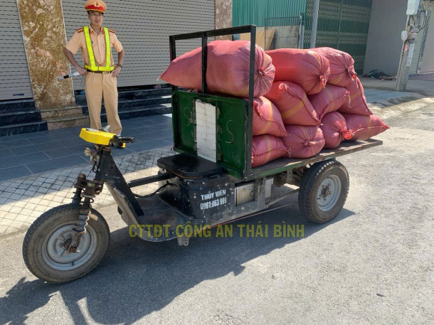   Công an huyện Vũ Thư ra quân kiểm tra, xử lý chuyên đề xe ba, bốn bánh tự sản xuất, lắp ráp gây mất an toàn giao thông.