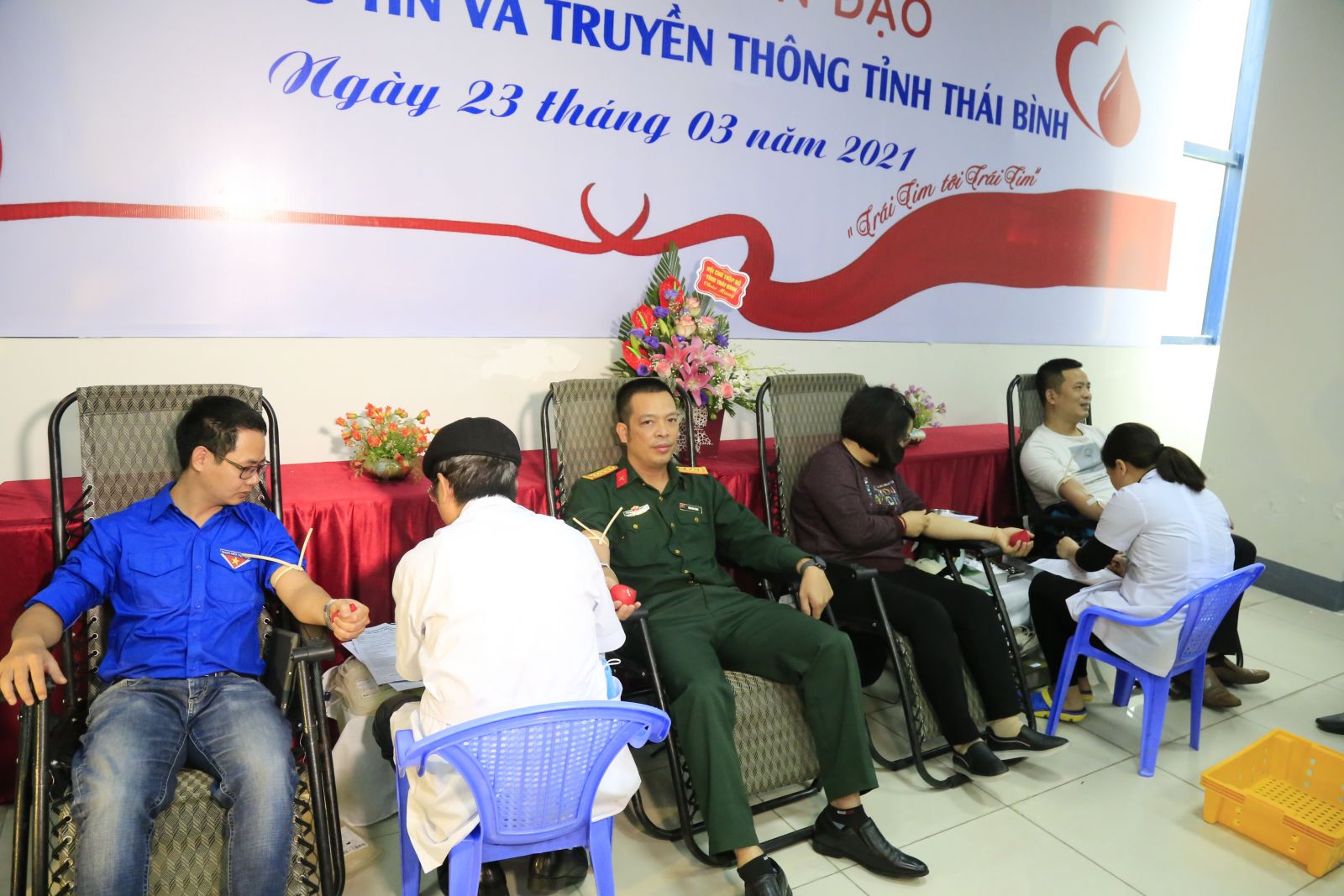   Thu nhận gần 100 đơn vị máu