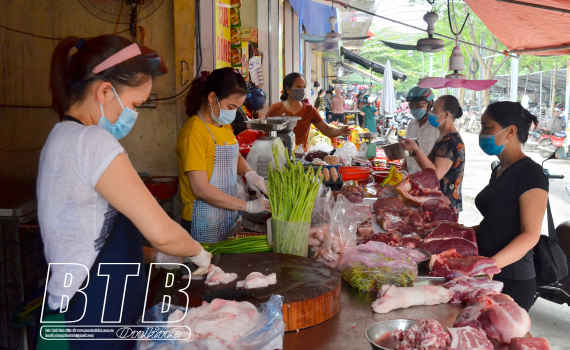   Thành phố: Người dân nghiêm túc đeo khẩu trang nơi công cộng