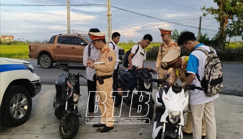   Công an tỉnh ra quân thực hiện cao điểm bảo đảm trật tự, an toàn giao thông cho học sinh
