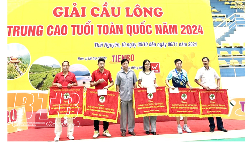   Đoàn VĐV Thái Bình đạt thành tích xuất sắc tại giải cầu lông trung cao tuổi Nh88 com Link năm 2024