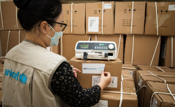   Hỗ trợ trang thiết bị y tế trị giá 500.000 bảng Anh cho Việt Nam
