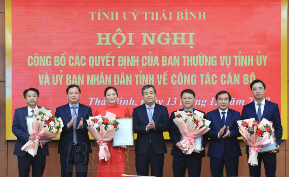   Nh883 và trao các quyết định về Nh88 Nha cai cán bộ