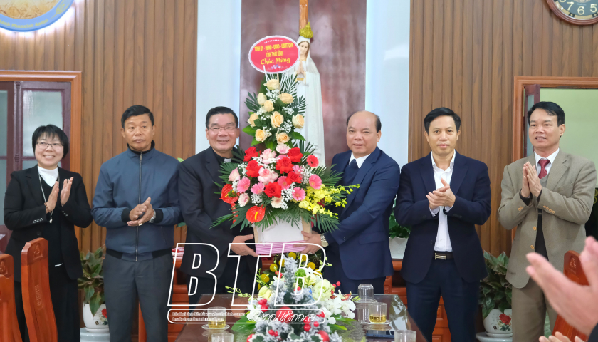   Các Nh881 lãnh đạo tỉnh thăm, chúc mừng các chức sắc và đồng bào Công giáo nhân dịp lễ Giáng sinh