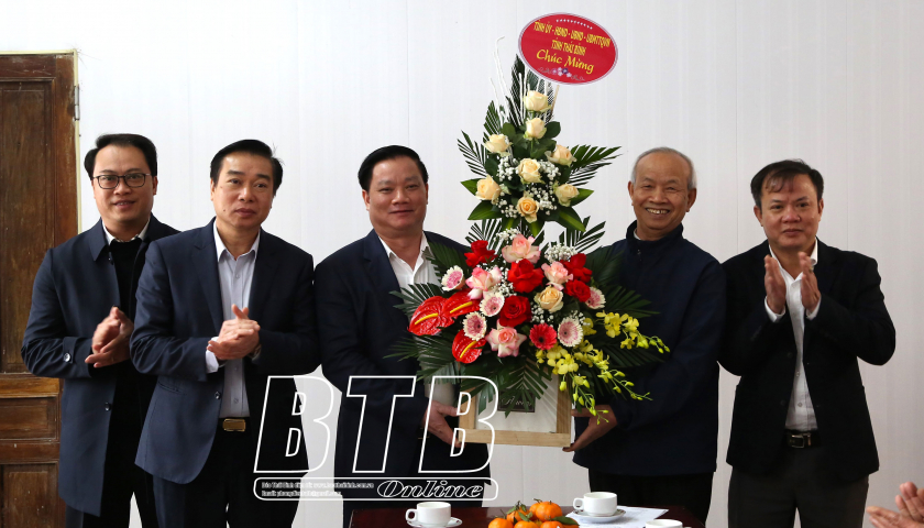   Đồng chí Phó Bí thư Tỉnh ủy, Chủ tịch Nh88 casino tỉnh thăm, chúc mừng các chức sắc và đồng bào Công giáo nhân dịp lễ Giáng sinh tại huyện Hưng Hà