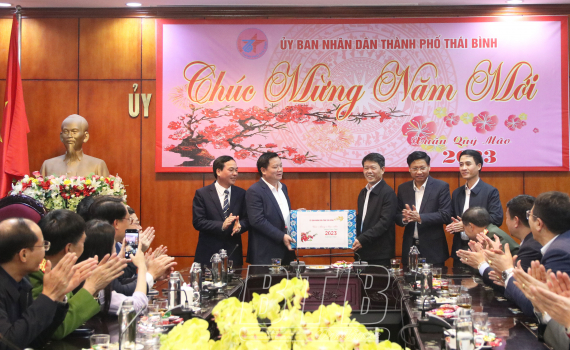   Đồng chí Nguyễn Khắc Thận, Phó Bí thư Tỉnh ủy, Chủ tịch Nh88 casino tỉnh kiểm tra tình hình ANTT, chúc tết một số Nh88, đơn vị