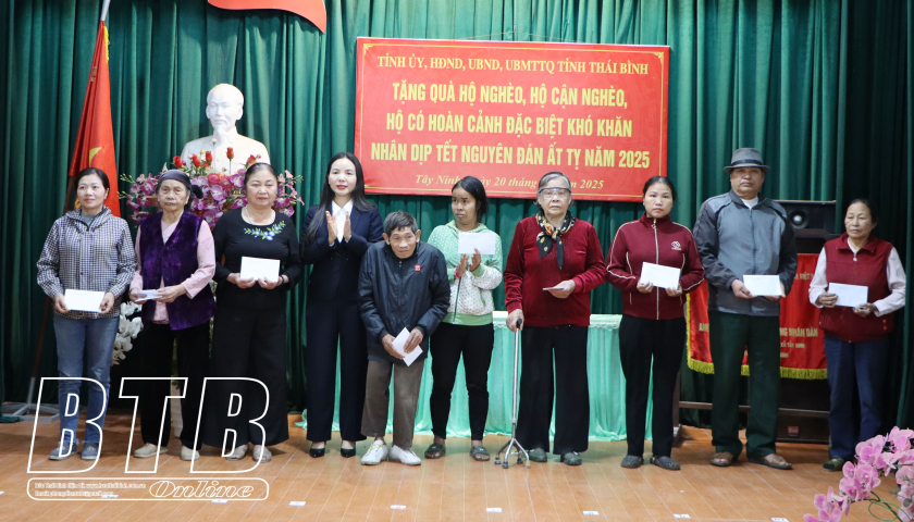   Các Nh881 lãnh đạo tỉnh: Trao quà tết cho hộ nghèo, hộ cận nghèo, hộ có hoàn cảnh khó khăn