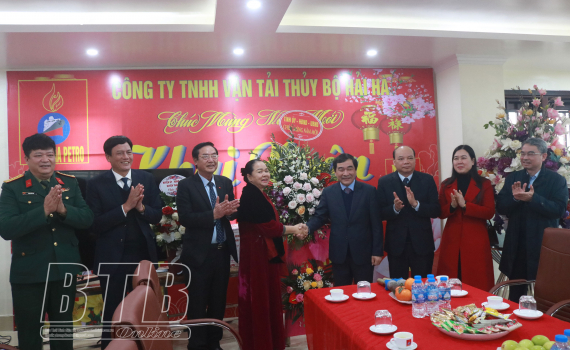   Đồng chí Nguyễn Tiến Thành, Phó Bí thư thường trực Tỉnh ủy, Chủ tịch Nh88 - Cá Cược Mỗi Ngày - Nh88 vip Liền Tay tỉnh đi thăm, chúc tết một số doanh nghiệp trên địa bàn huyện Thái Thụy