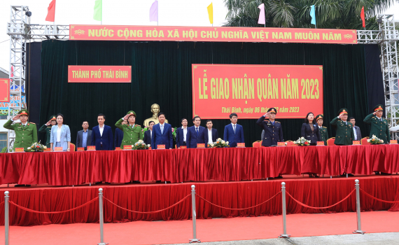   Đồng chí Nguyễn Tiến Thành, Phó Bí thư thường trực Tỉnh ủy, Chủ tịch Nh88 - Cá Cược Mỗi Ngày - Nh88 vip Liền Tay tỉnh dự lễ giao nhận quân năm 2023 tại thành phố