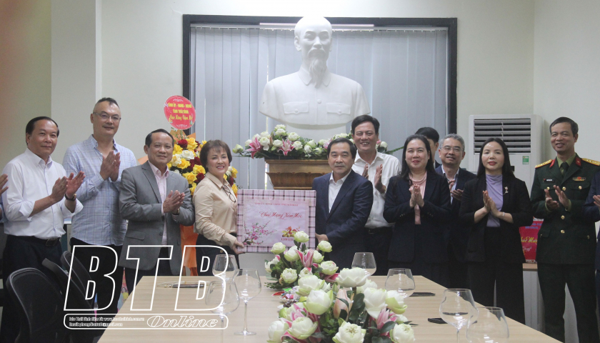   Đồng chí Phó Bí thư thường trực Tỉnh ủy, Chủ tịch Nh88 - Cá Cược Mỗi Ngày - Nh88 vip Liền Tay tỉnh thăm, động viên một số doanh nghiệp trên địa bàn huyện Quỳnh Phụ