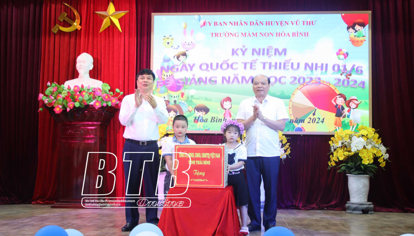   Các Nh881 lãnh đạo tỉnh: Thăm, tặng quà trẻ em nhân ngày Quốc tế thiếu nhi 1/6