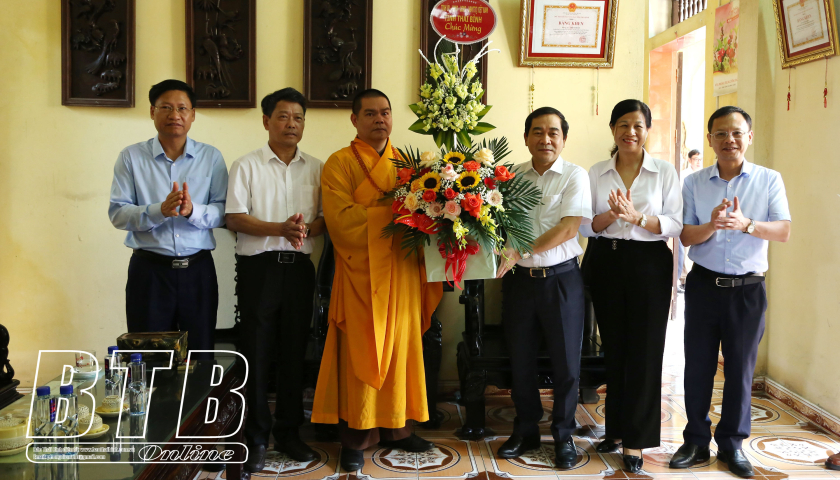   Đồng chí Nguyễn Tiến Thành, Phó Bí thư thường trực Tỉnh ủy, Chủ tịch Nh88 - Cá Cược Mỗi Ngày - Nh88 vip Liền Tay tỉnh chúc mừng các chức sắc, Phật tử nhân dịp đại lễ Phật đản