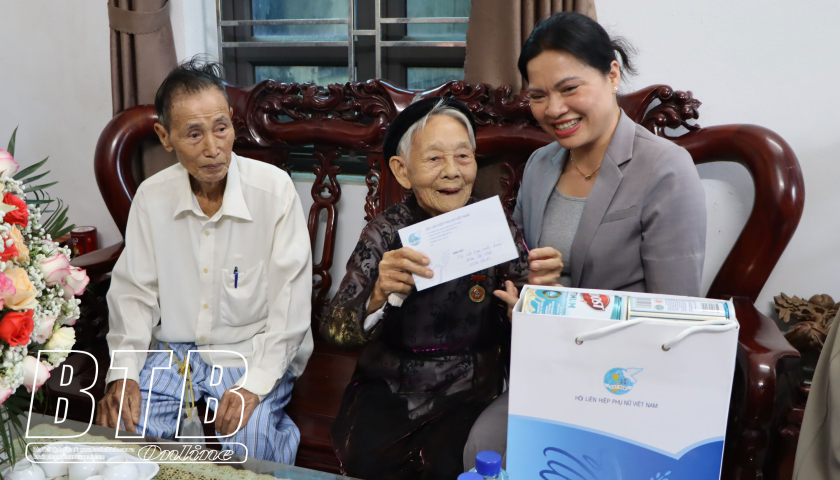   Thăm, tặng quà Bà mẹ Việt Nam anh hùng và các gia đình chính sách