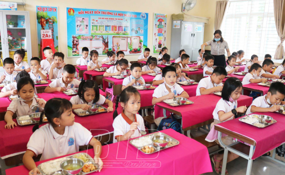   Bảo đảm phòng, chống dịch Covid-19 khi học sinh ăn bán trú, hàng quán phục vụ tại chỗ trở lại