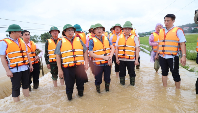   Nh881 chỉ đạo bảo đảm an toàn đê điều, hồ đập; Nh88 casino phương tiện, kể cả trực thăng, hỗ trợ người dân