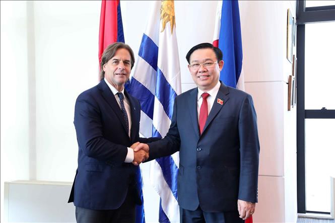   Chủ tịch Nh88 net Vương Đình Huệ hội kiến Tổng thống Cộng hòa Đông Uruguay Luis Lacalle Pou